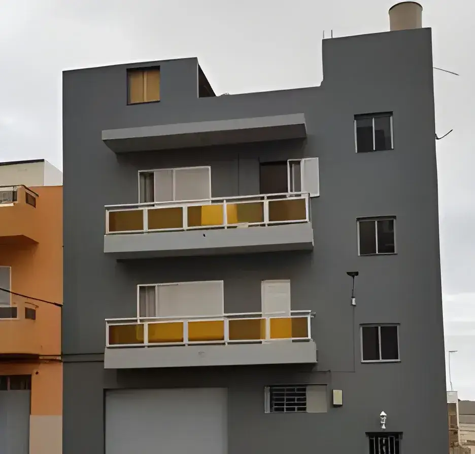 Los Pintores Fuenlabrada Rehabilitación y pintado de fachada de comunidad en color gris moderno